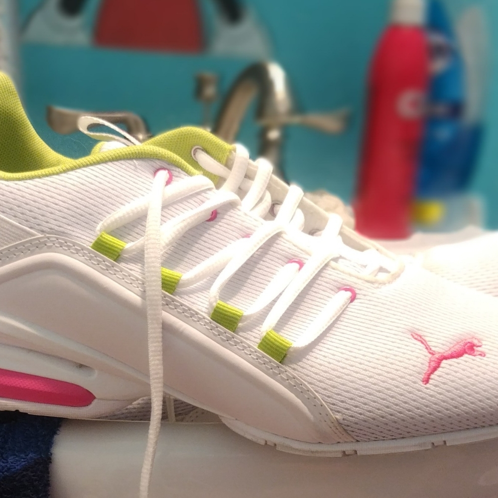 Women's  Puma Shies size 11